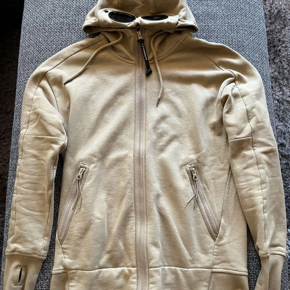 Beige hoodiejacka med goggles C.P. Company - 1