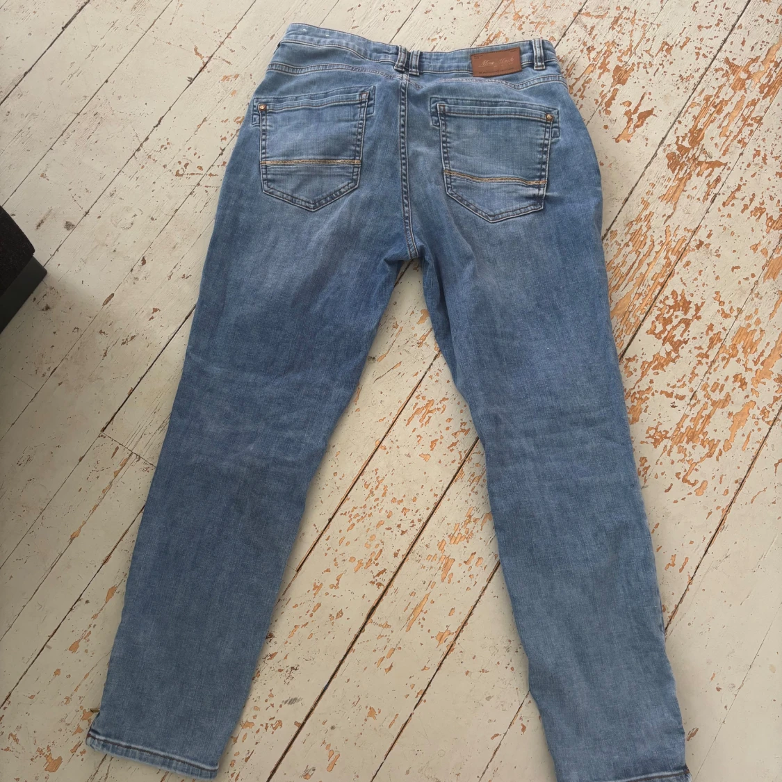 Blå jeans från Mos Mosh med detaljer - 1