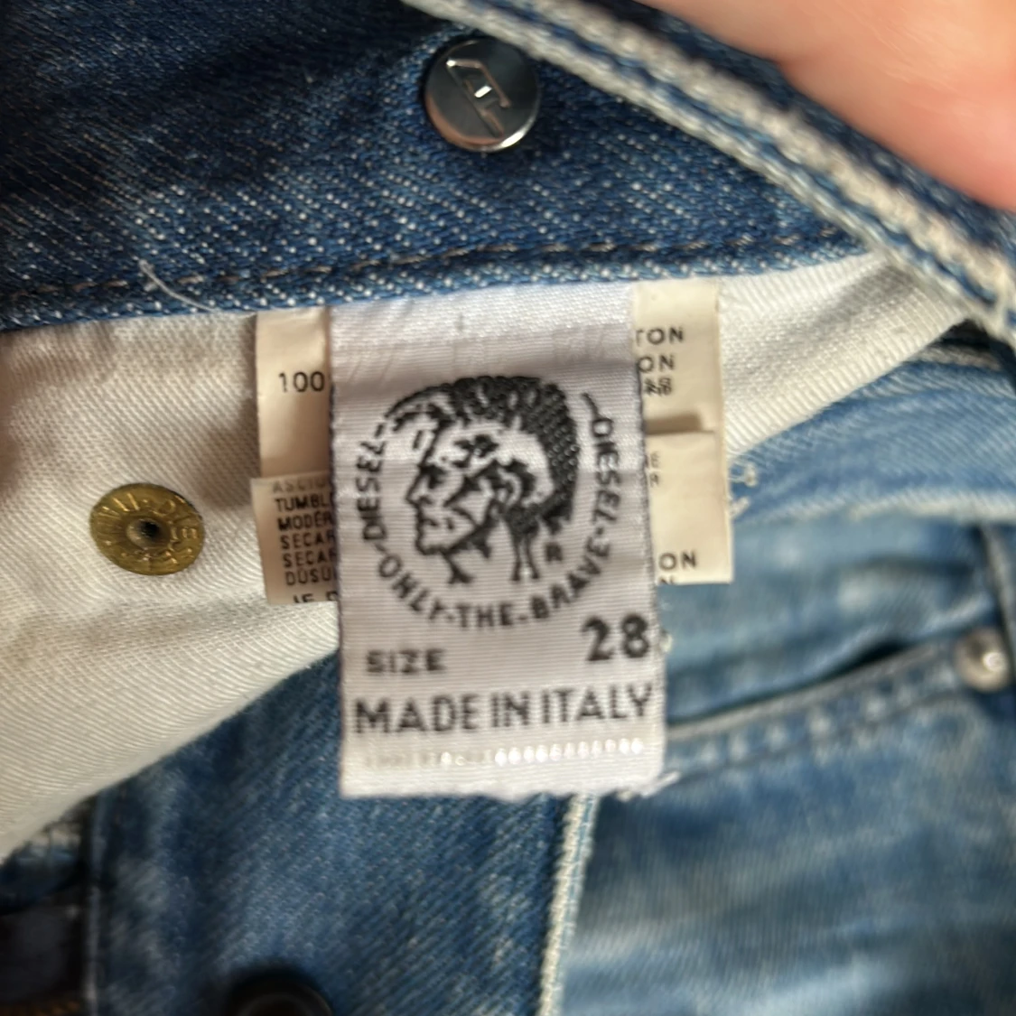 Blå bootcut jeans från Diesel med broderi - 2
