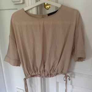 Croppad tröja med snörning  - Snygg cropped fest topp med knyten !❤️