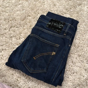 Dondup jeans  - Dondup jeans mandy superskinny bootcut fit 🩷 kickflare jeans helt oanvända 