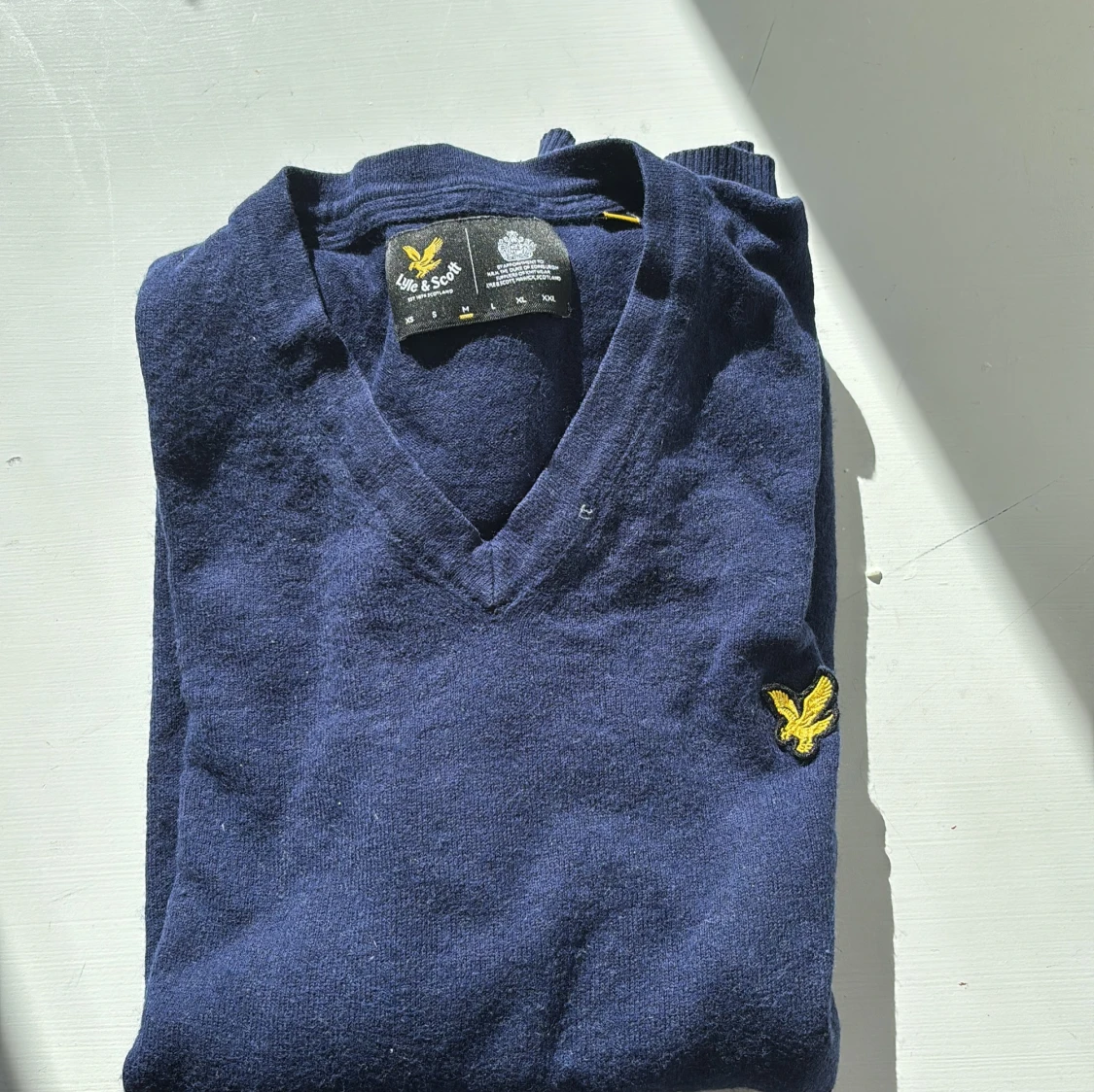 Marinblå v-ringad tröja Lyle & Scott