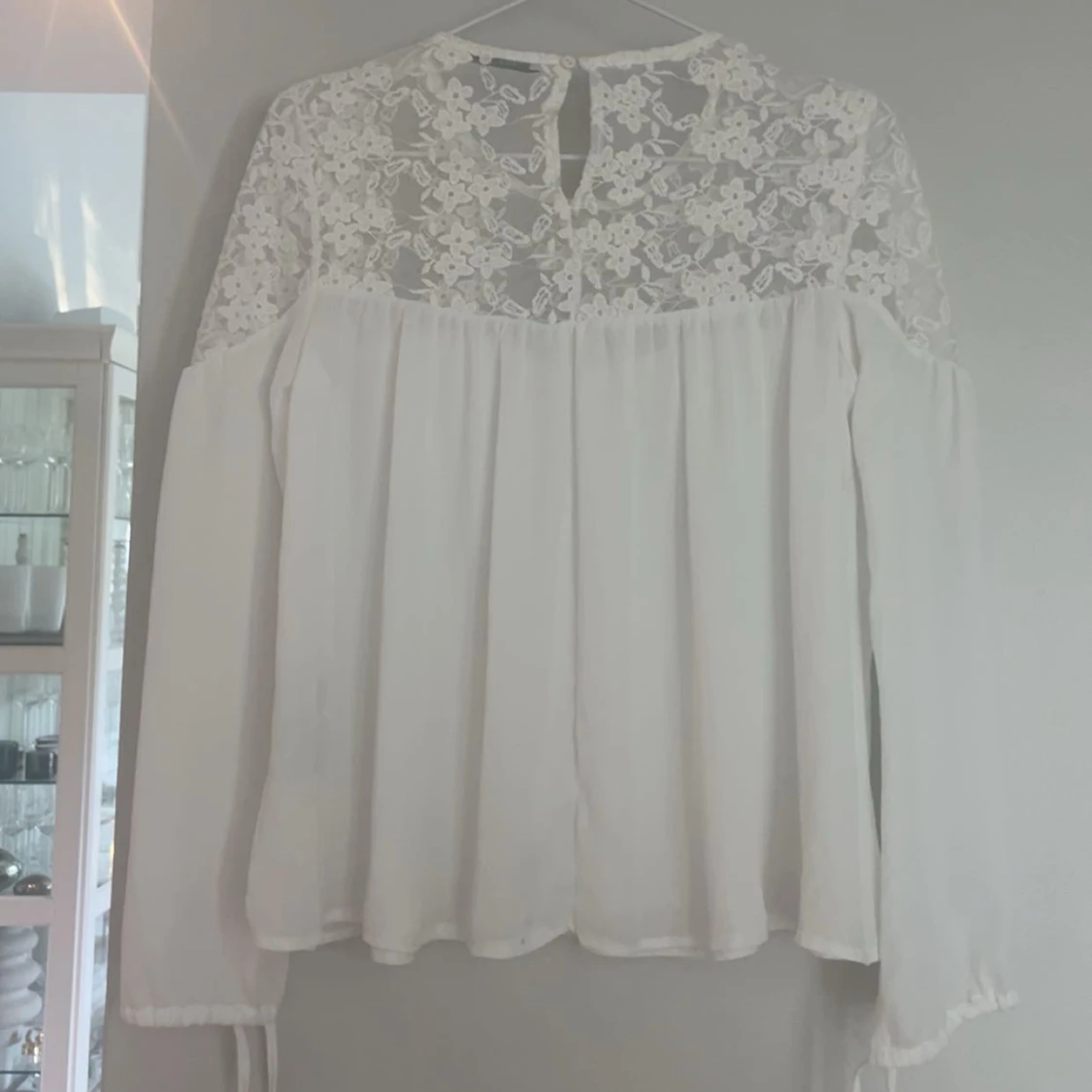 Vit blus med spets från Bershka - 1