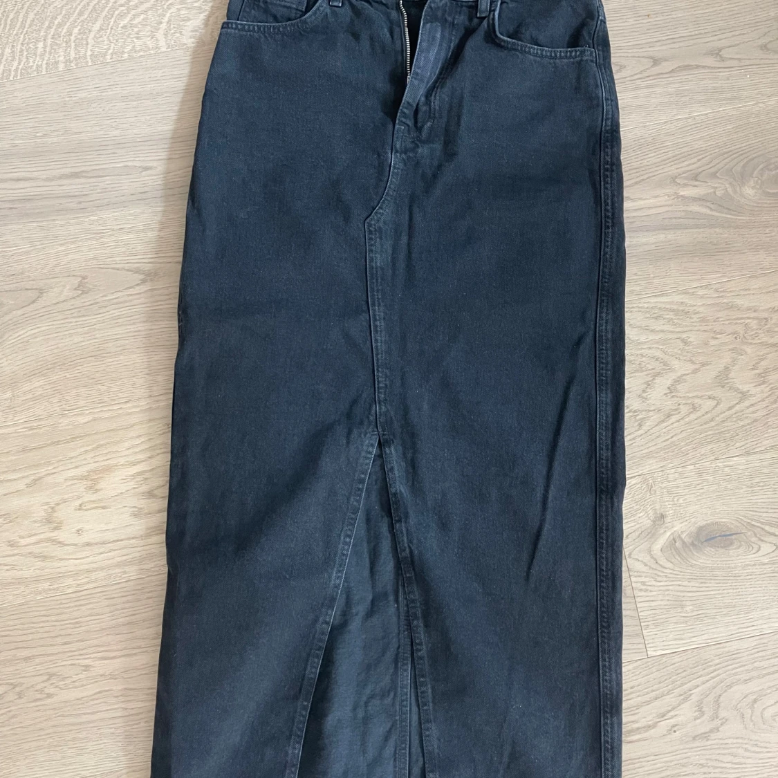 Svart jeanskjol från Mango - 1