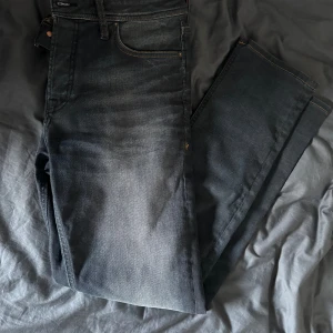 Jack & Jones jeans - Jeans raka/slim Från Jack & Jones Endast använd 1 gång på grund av fel storlek  W31L32