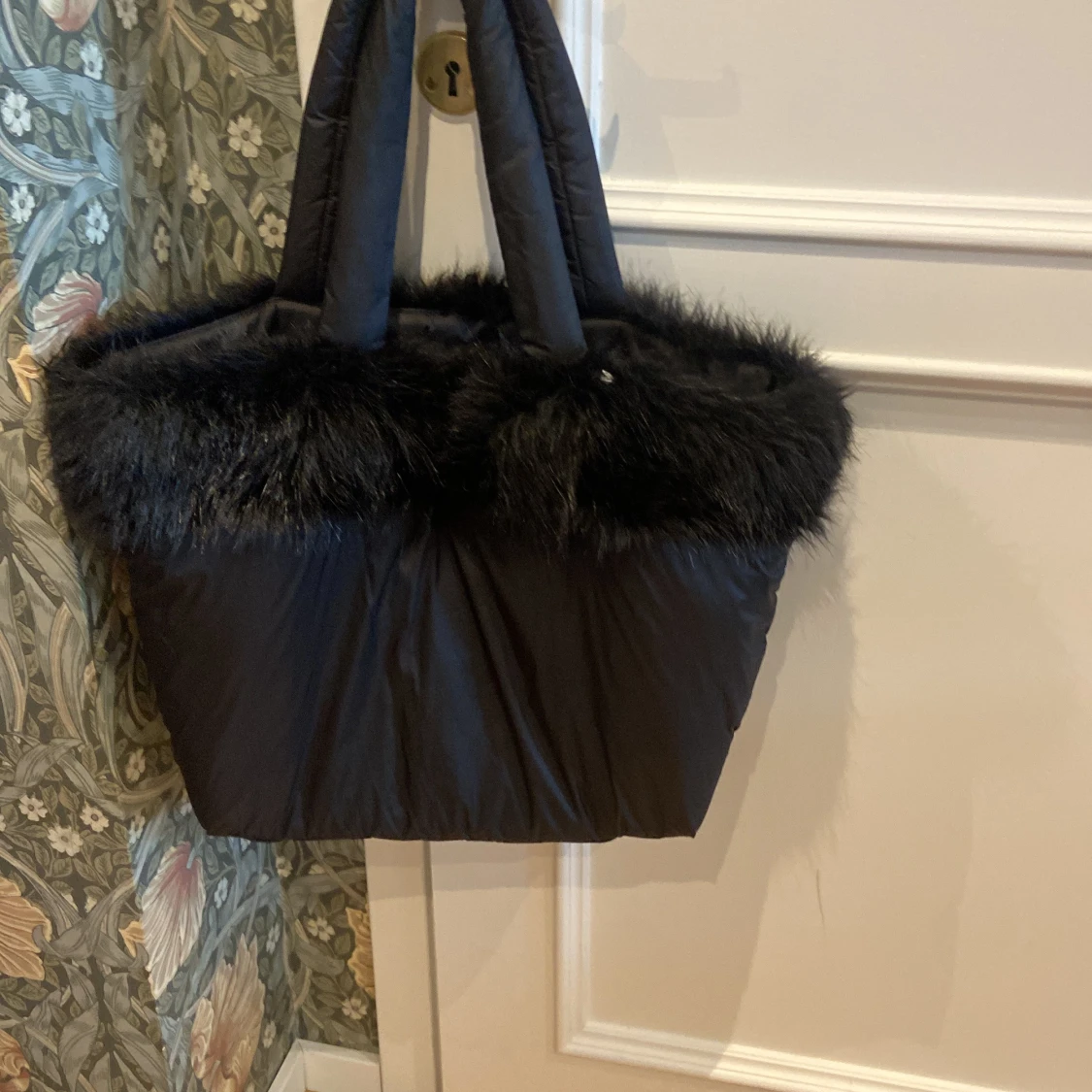 Svart quiltad shoppingväska från Monki - 1