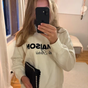 Väska Zara  - Väska från Zara, mycket bra skick bara använd några fåtal gånger, går att ta av och sätta på kedjan beroende på hur man vill ha den