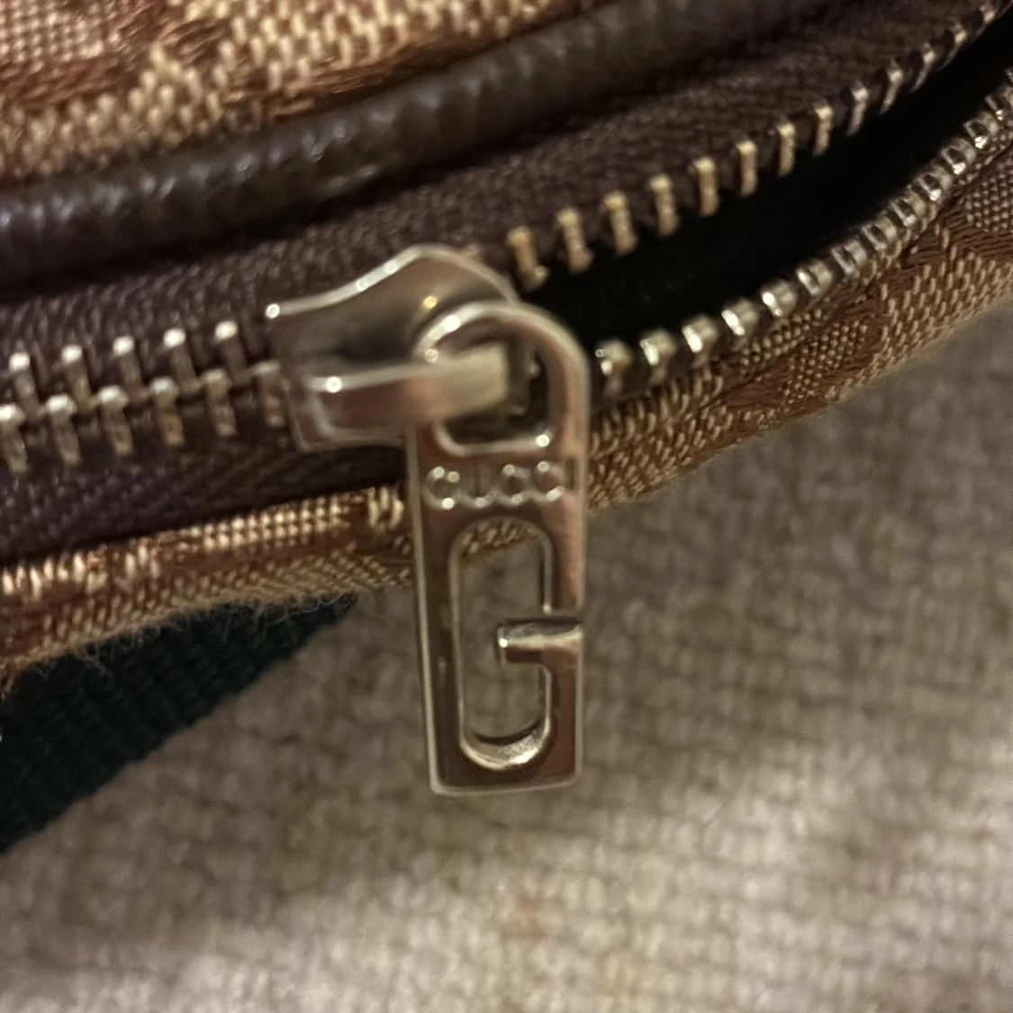 Väska med G, G mönster - 3