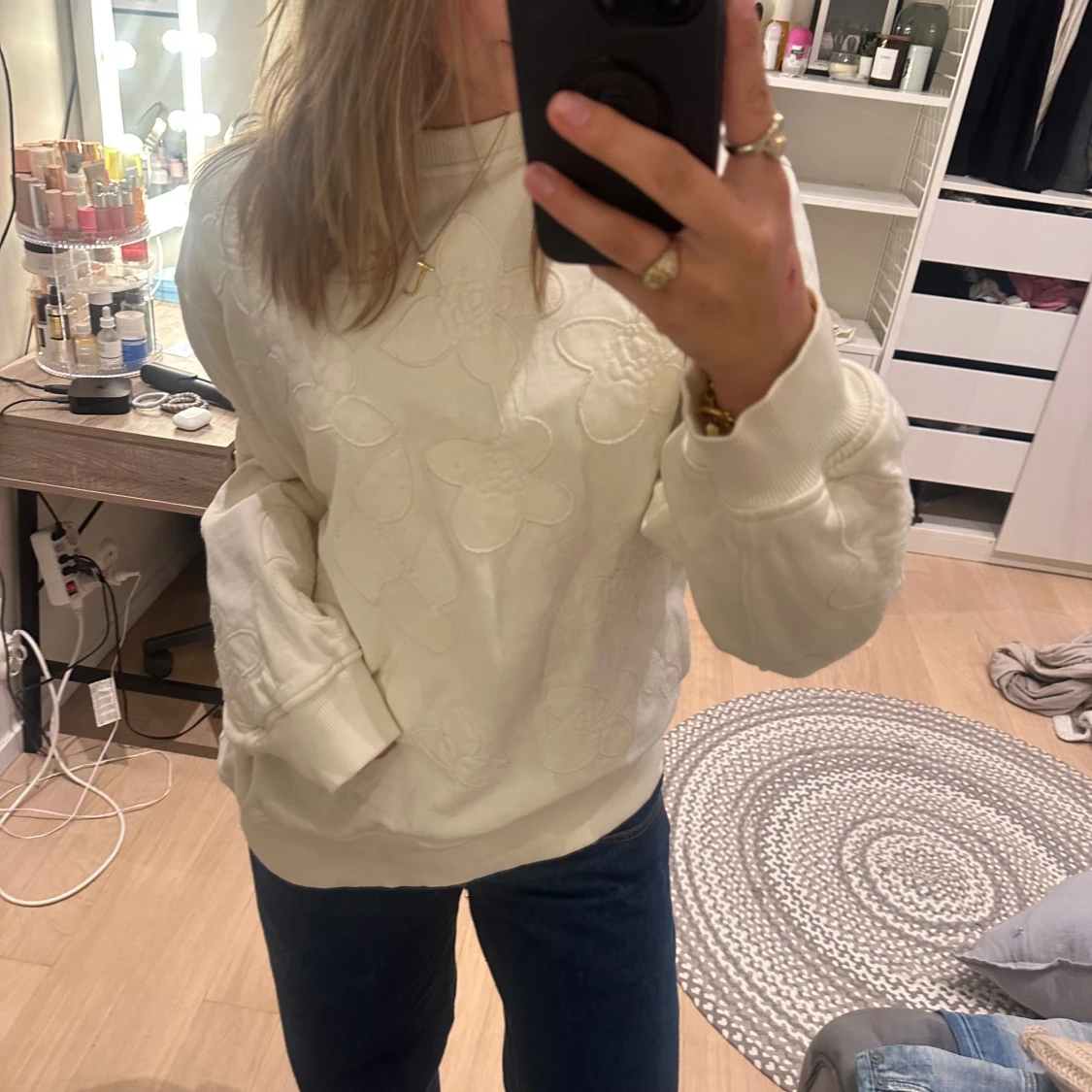 Vit sweatshirt med blommigt mönster - 1