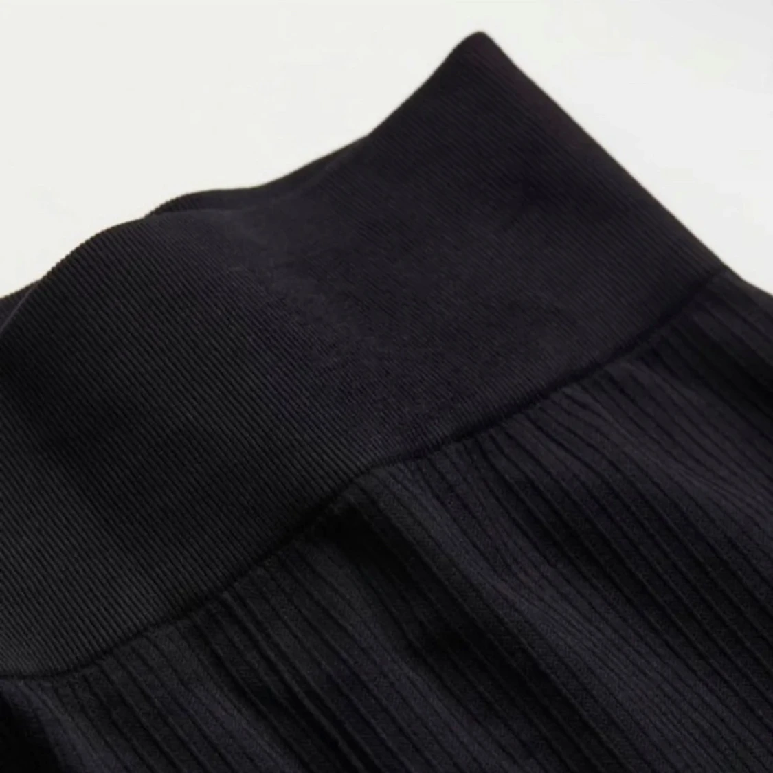 Svarta ribbade leggings - 1