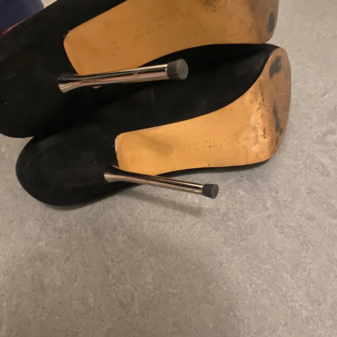 Svarta pumps med smal klack från Zara Woman - 3