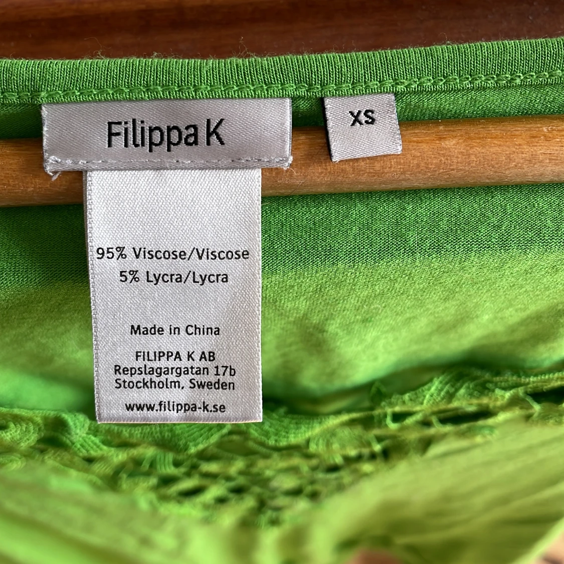 Grön topp med spetsdetalj från Filippa K - 2