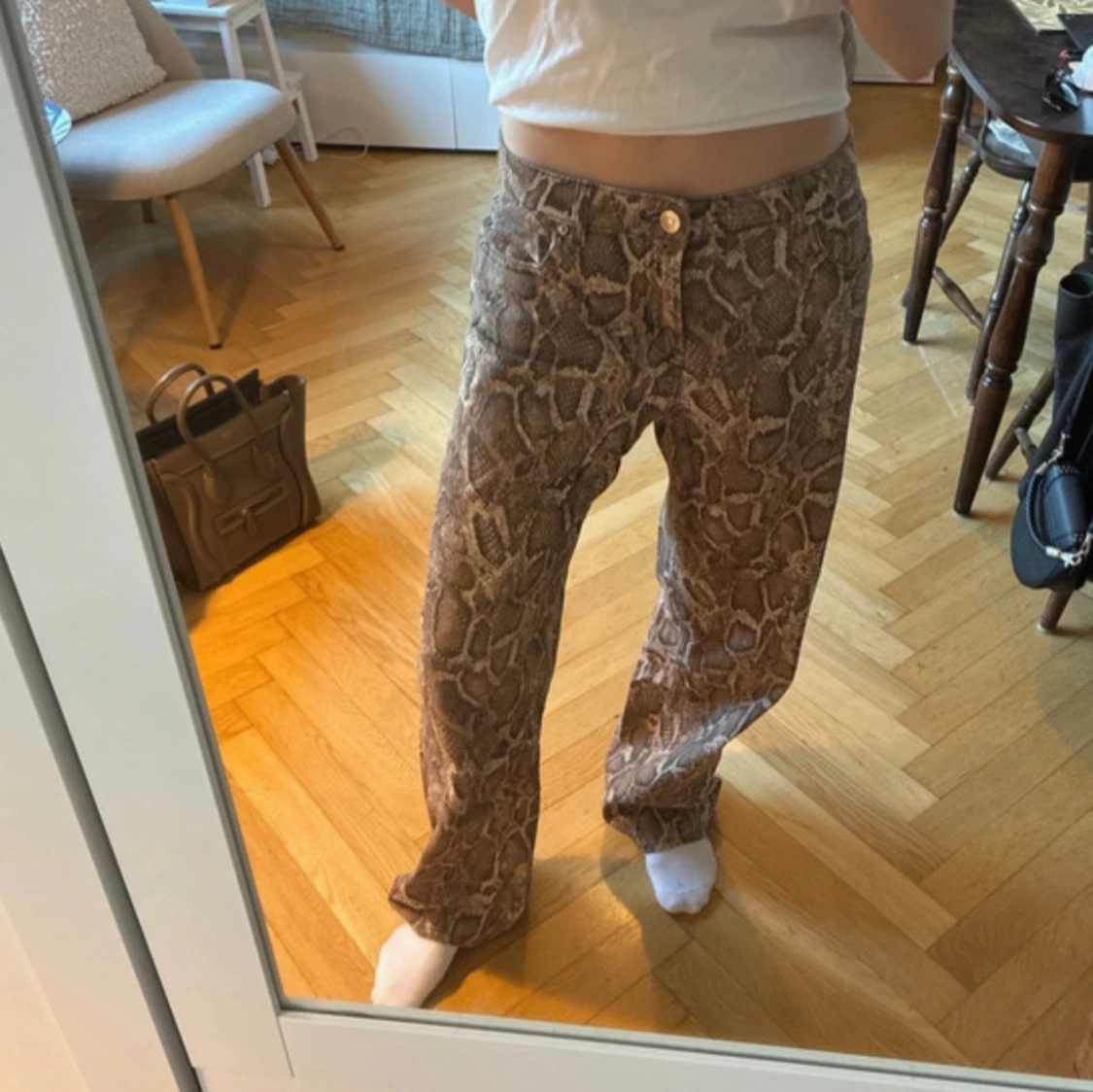 Jeans med ormmönster