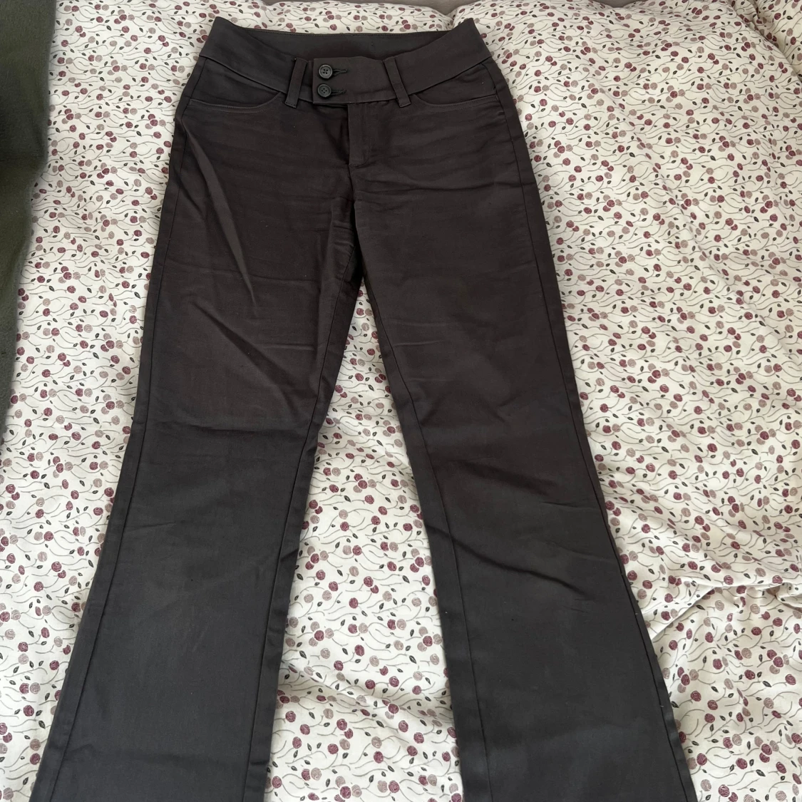 Gråa kostymbyxor  - 90