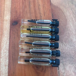 Parfymprover från essnce  - Sex 2ml parfymer från essnce.   Sweet Cara  Carashmellow I am vanilla  Vanilla baby  Sugar kiss  Absolu vanilla 