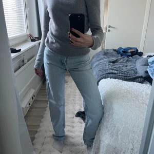 Ljusblå jeans - Säljer dessa jeans från Zara💕