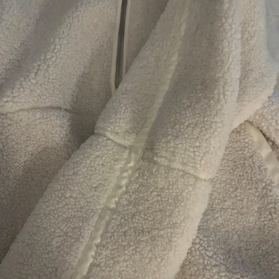 Beige teddyjacka med dragkedja - 2