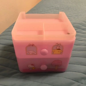 Rosa sminkförvaringslåda/ smyckenlåda - använder inte den längre 