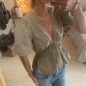 Topp - SUPER snygg i jätte bra kvalitet!!❤️ nypris ca 1200