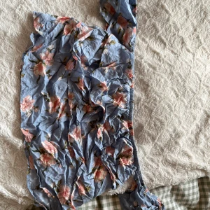 Volang topp!💕 - Supersöt söt topp med volanger i blommigt mönster💕