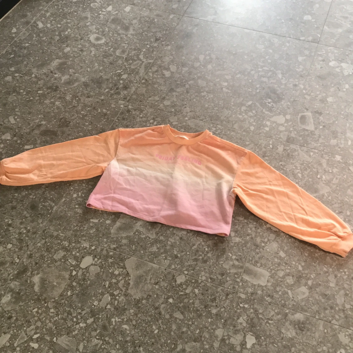 Croppad sweatshirt i pastell från H&M