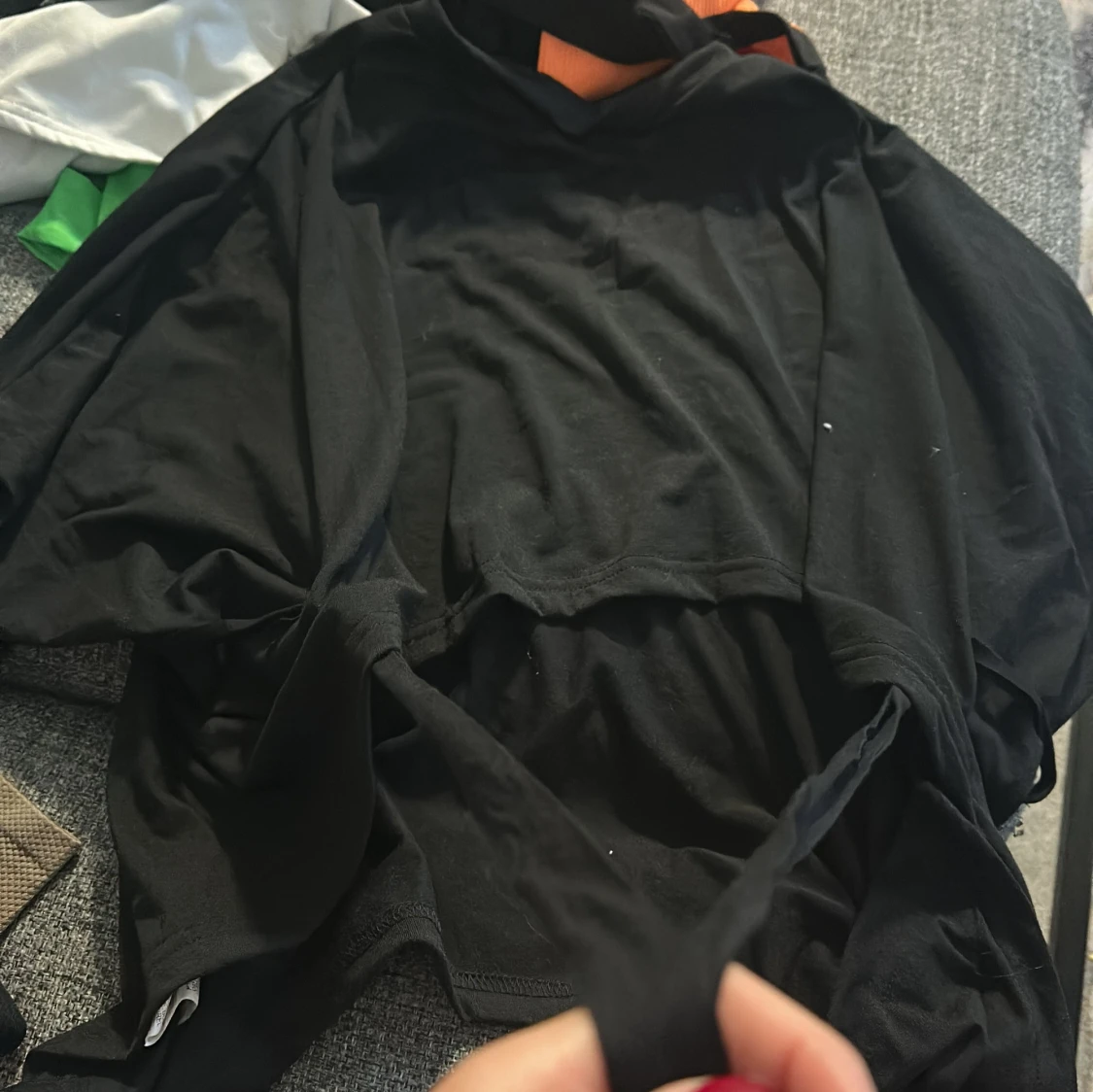 Mix av trendiga toppar i olika färger och material - 4