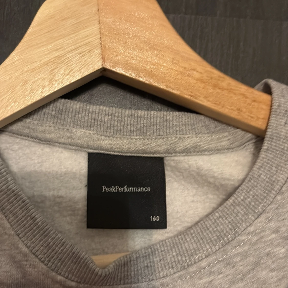 Grå sweatshirt från Peak Performance - 2