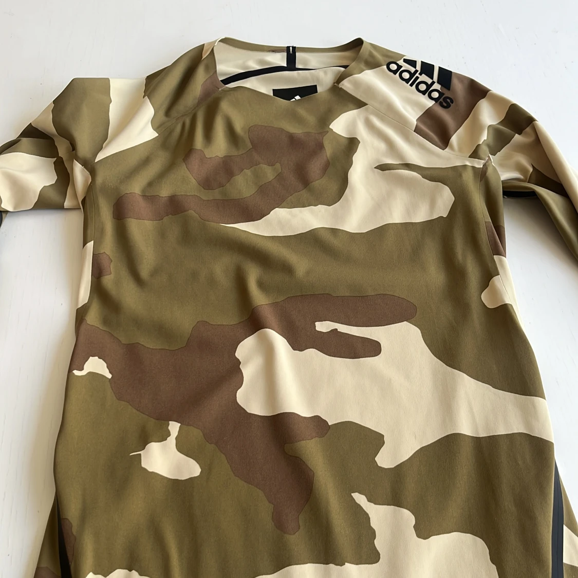 Camouflage långärmad tröja från Adidas