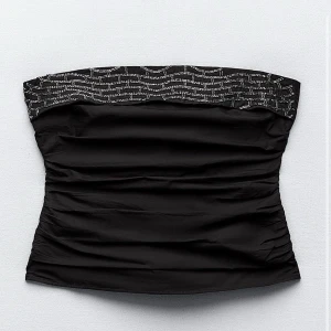 Topp - Jätte fin topp från zara, säljer pga av att den blivit för liten och inte kan användas längre tyvärr❣️❣️❣️