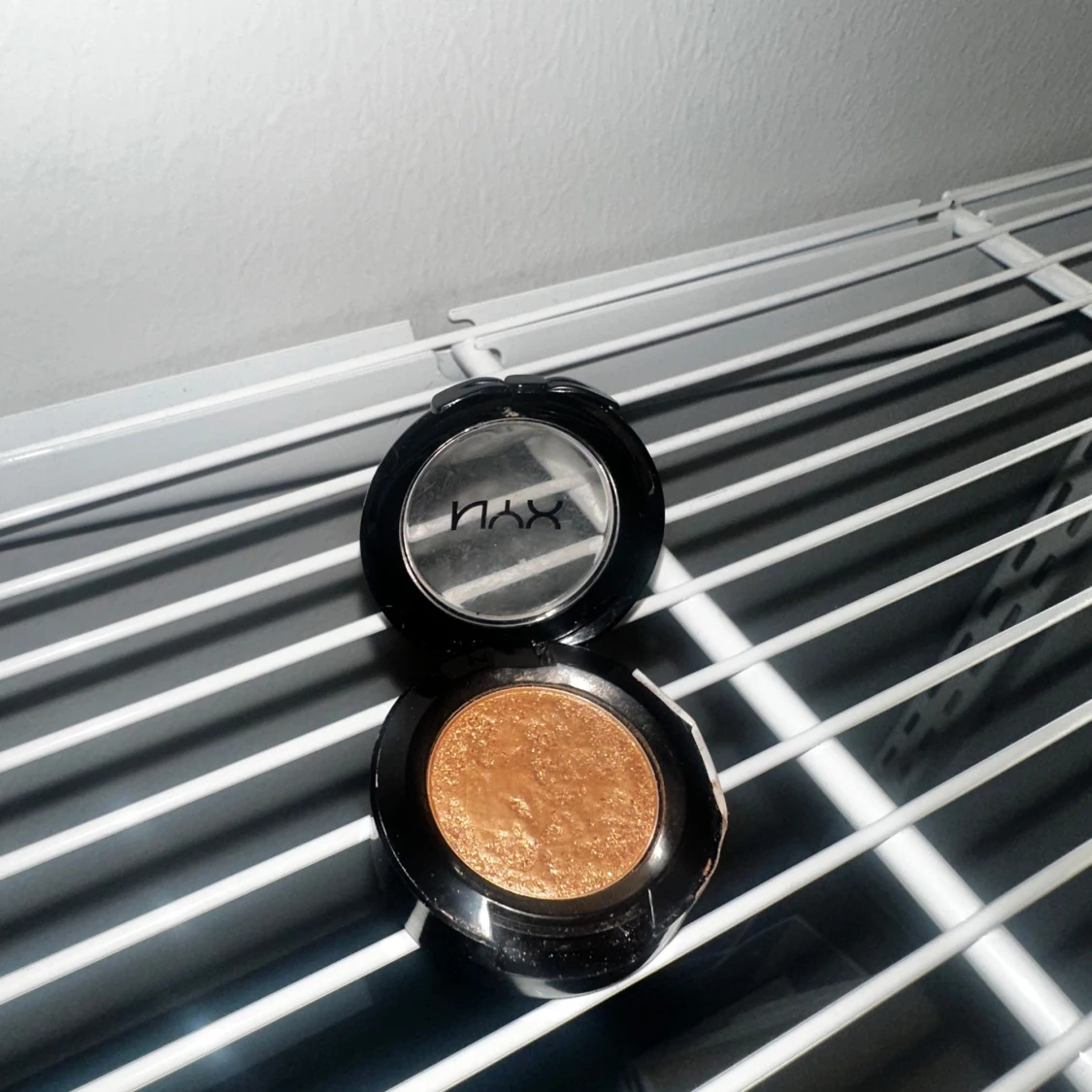 NYX singelögonskugga i guld - 1