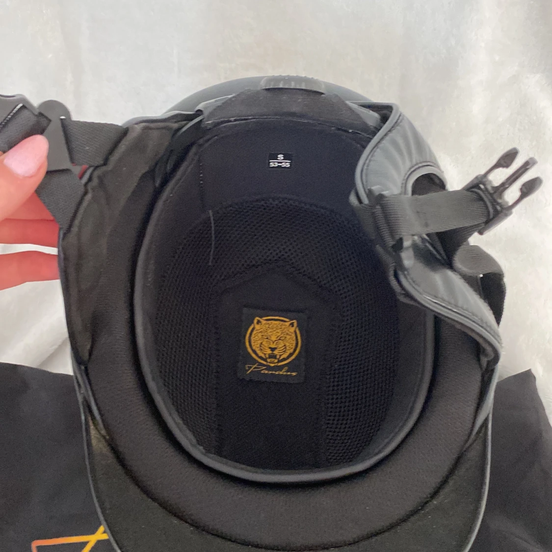 Svart ridhjälm från Pandus, strl S - 2