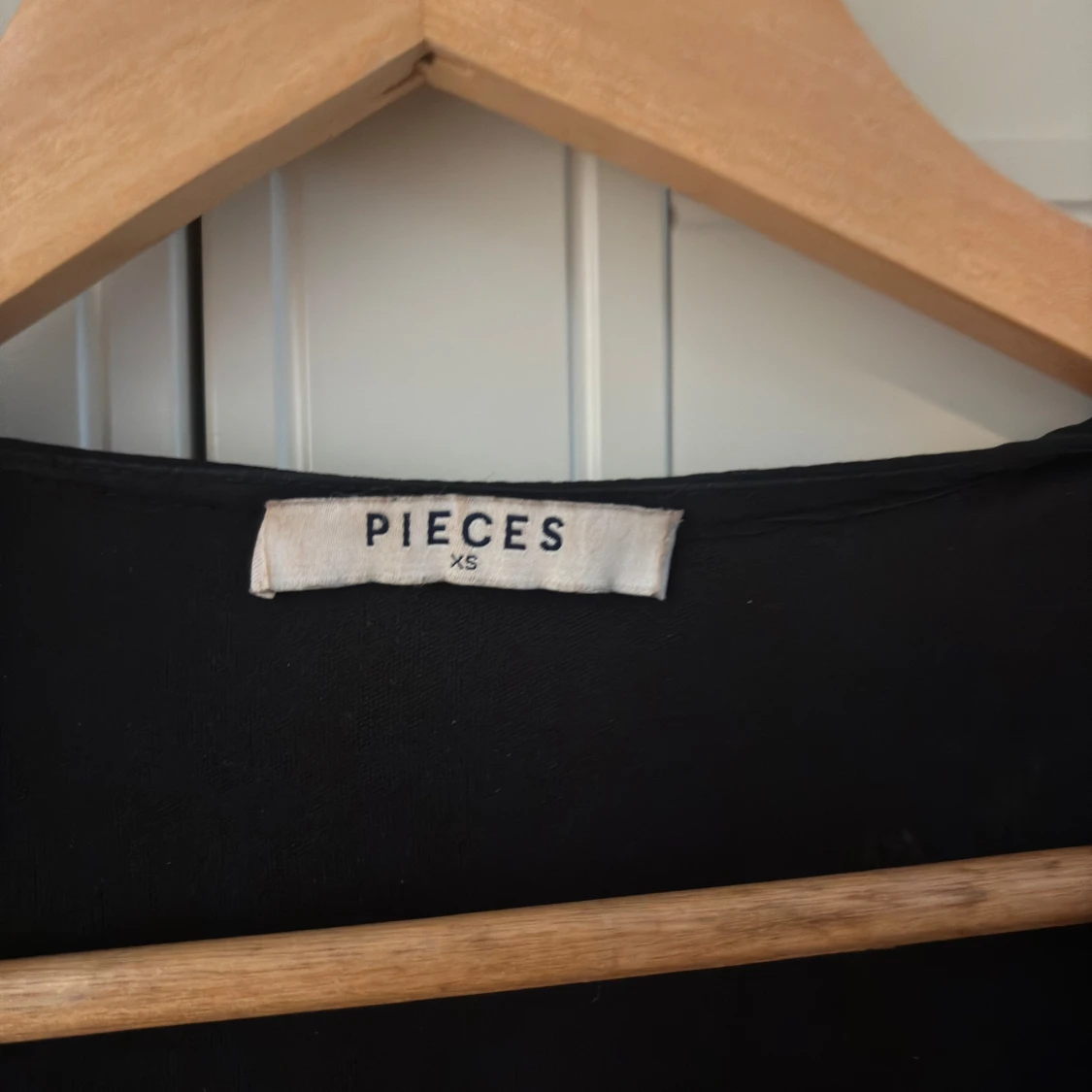 Svart blus från Pieces  - 4