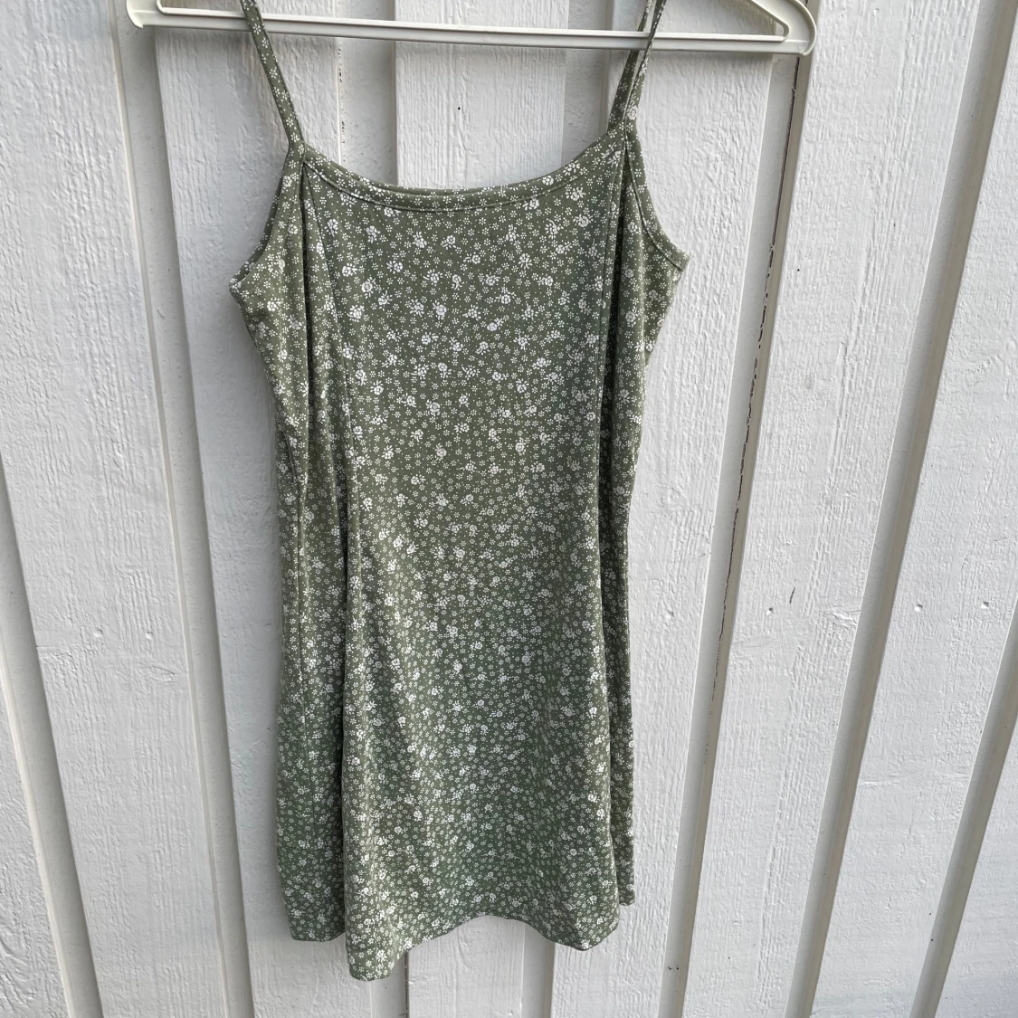 Grön blommig kortklänning Trend Report - 1