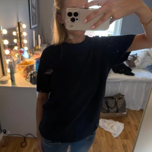 Stickad tshirt - Marinblå stickad tshirt från Zara i storlek s✨