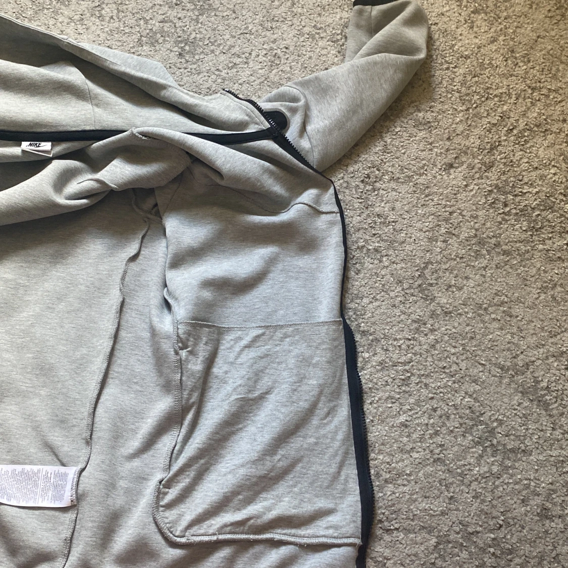 Grå nike tech zip från nike  - 2