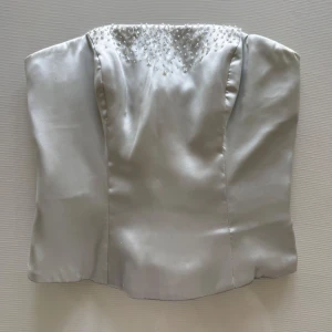 Korsett - Fin vintage korsett! Skulle säga att den passar både S och XS. Färgen är silver/ljusgrå