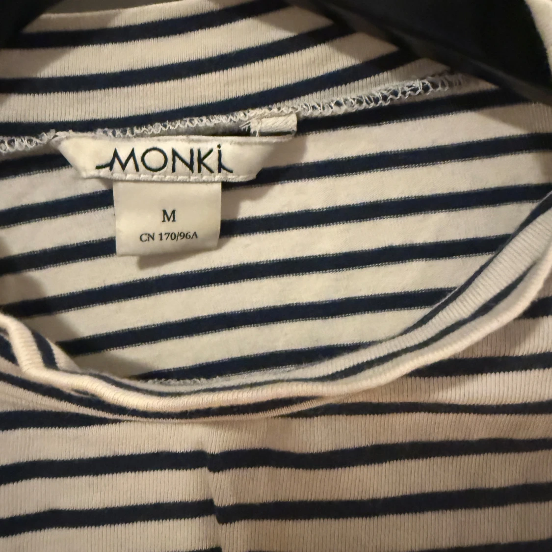 Randig topp från Monki med hög hals - 2