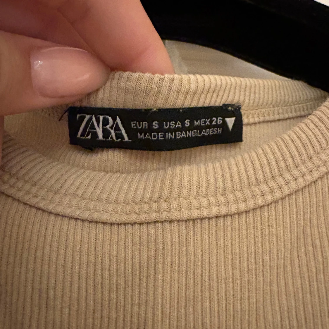 Beige ribbad linnetopp från Zara - 1