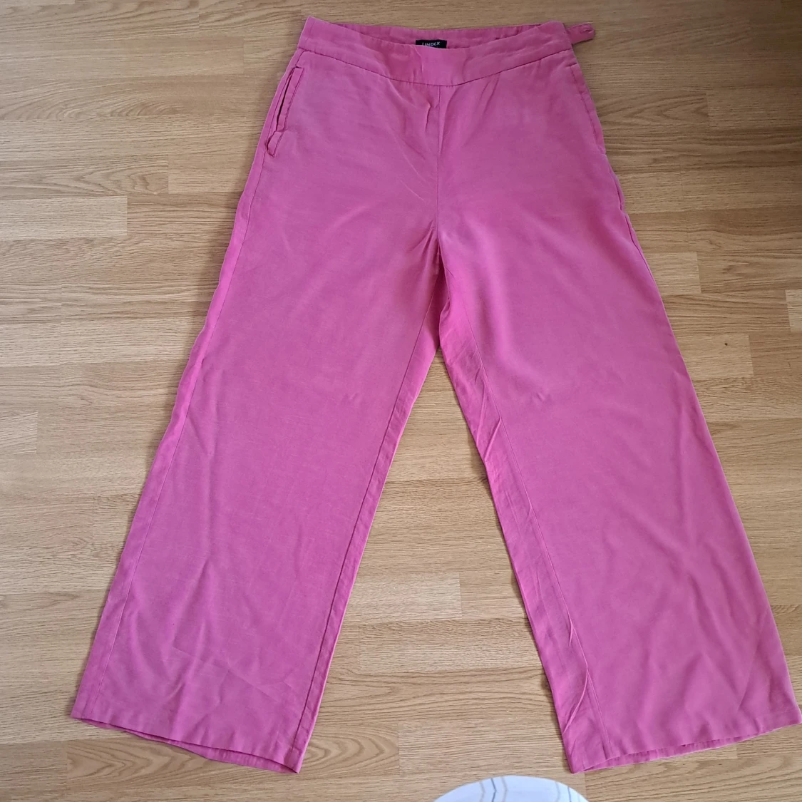 Rosa vida linnebyxor från Lindex