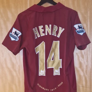 Thierry Henry fotbollströja Arsenal 05-06 - Thierry Henry Arsenal repIika fotbollströja 05-06. Helt ny med tag. Storlek: Medium