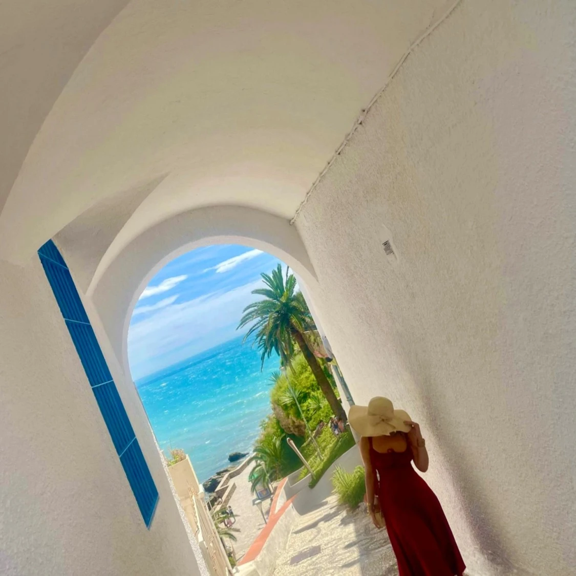 Vinröd långklänning med smala axelband - 91