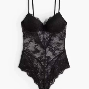 Svart spetsbody från H&M - Body från H&M, använd en gång. 