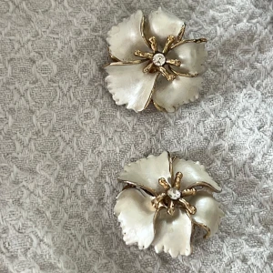 VINTAGE - Clips örhängen i metall💎har hål men har använt dessa!⭐️UNIKA och svåra att hitta!