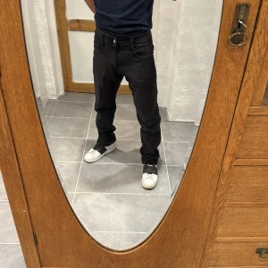 Replay jeans  - Ett par snygga jeans från Replay i storlek W34 L32 i modellen Anbbas 