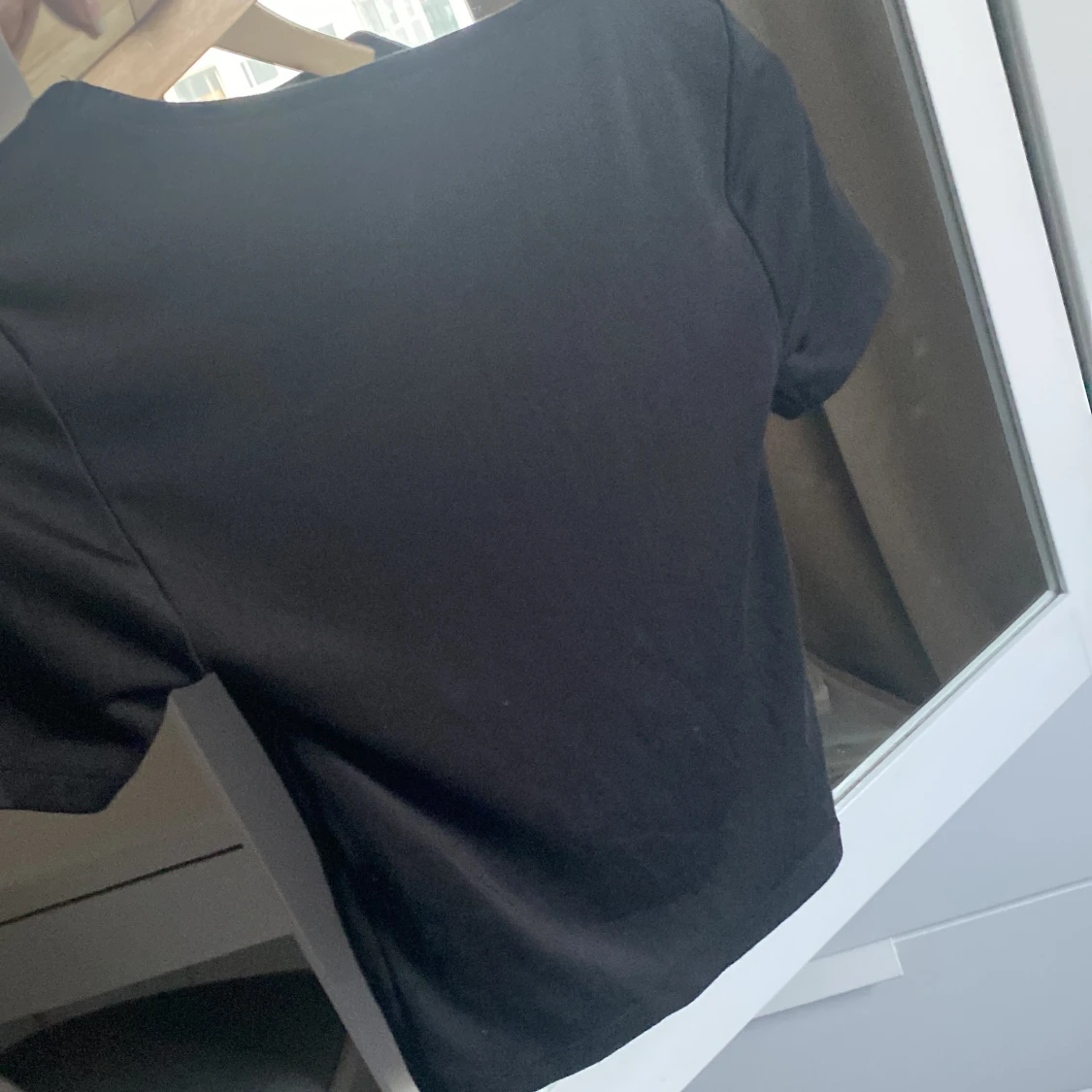 Svart croppad topp från Amisu - 1