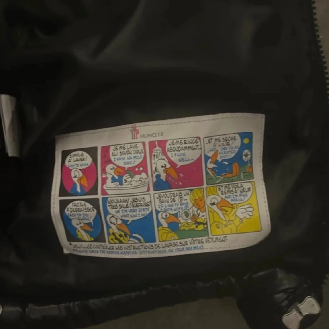 Svart Moncler dunjacka med huva - 2