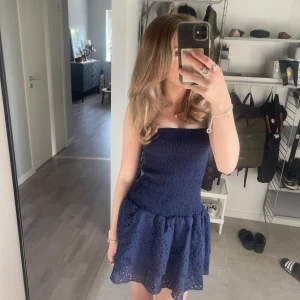 Marinblå kort klänning  - Jätte fin marinblå klänning