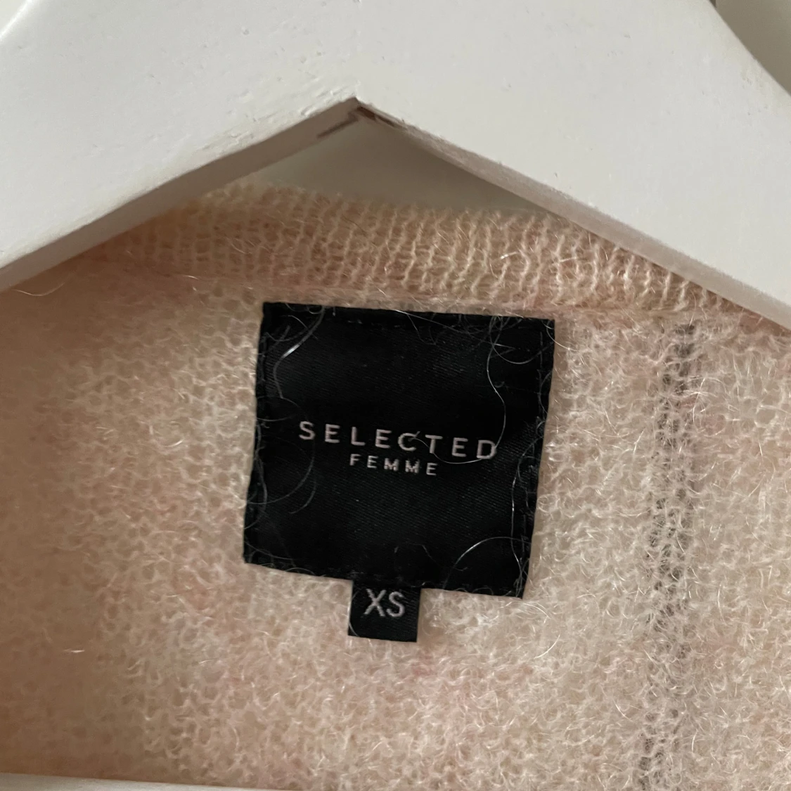 Ljusbeige stickad tröja Selected Femme - 1