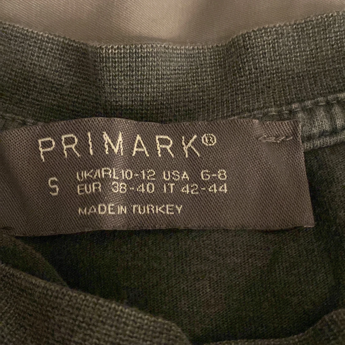 Grå t-shirt Love Sick från Primark - 1