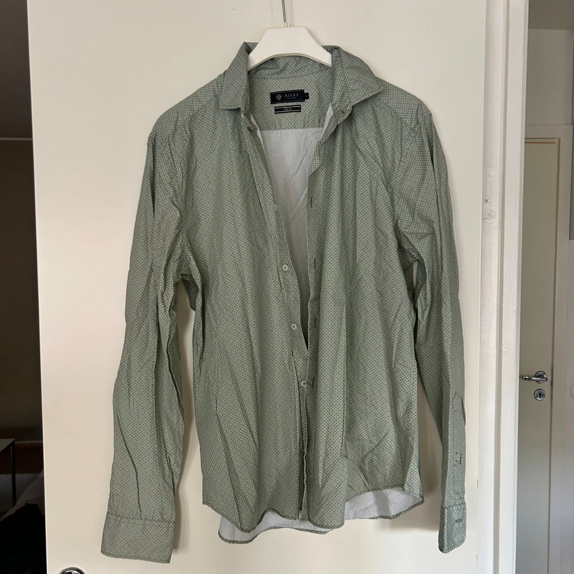 Grön mönstrad skjorta från Riley - 1